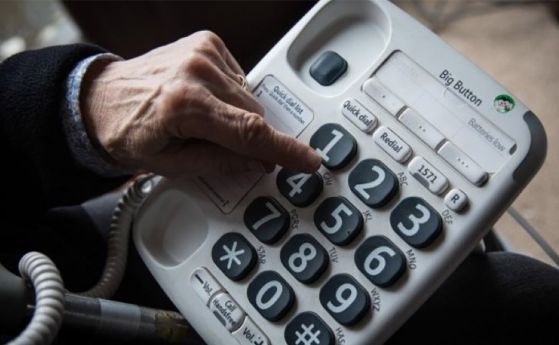Мъж спаси 81-годишна баба от телефонни измамници