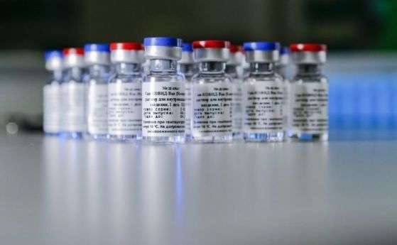 Четирима руски лекари се заразиха с COVID-19, въпреки че са ваксинирани