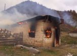 Арменци, живеещи в Нагорни Карабах, подпалват домовете си, преди да напуснат територията (видео)