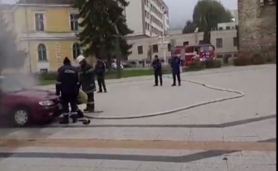 Мъж заля с бензин полицаи във Враца, опита да ги подпали