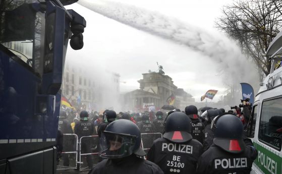 Стотици арести на протест в Германия: хората не носели маски и не пазели дистанция