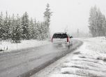 Автобус аварира и затвори пътя Разград-Попово, снегът блокира и Русе-Силистра