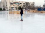 Коледни елхи грейват без програма, ледена пързалка отваря в Пловдив