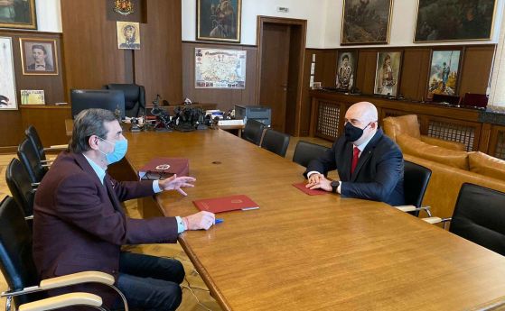 Лидерът на Подкрепа при главния прокурор, Манолов подписа меморандум с Гешев