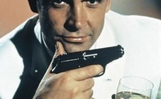Продадоха на търг за 256 000 долара пистолета на агент 007 от филма 'Доктор Но'