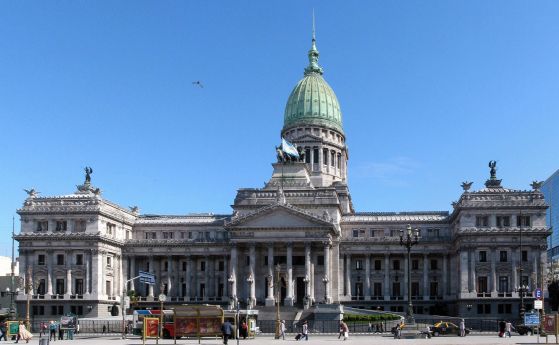 В Аржентина облагат богатите с данък COVID-19