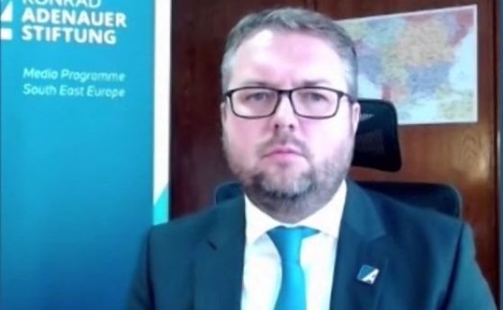 Фондация 'Конрад Аденауер': Тук журналистите се възприемат като фактори, които пречат