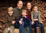 Уилям, Кейт и очарователните им деца греят на коледна картичка