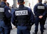 Трима полицаи са застреляни във Франция