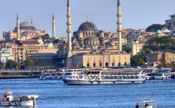 Турция въвежда задължителен PCR тест за пристигащи