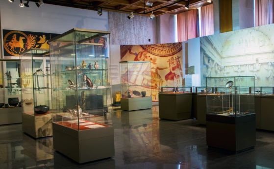 Музеи и галерии отново отварят врати от днес