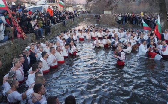 1000 лева глоба за кмета на Калофер заради хорото в Тунджа