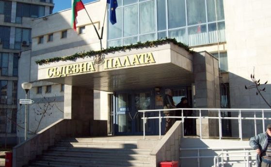 24-годишен получи обществено порицание, че живее с малолетна