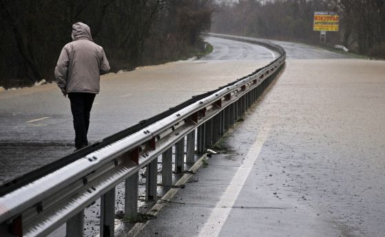Затворен е пътят между Банско и Гоце Делчев - ограничено е и движението на други места в страната