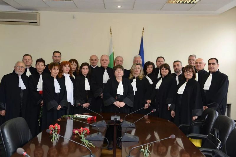 Адвокатите плашат с протест, ако няма данъчни облекчения и за тях