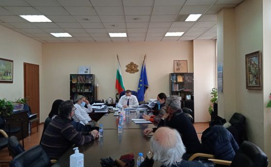 Здравният министър към танцовите школи: Парадокс е, че воювам с вас за вашето здраве