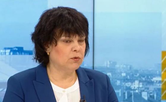Обсъжда се първо учениците от 7-и и 12-и клас да се върнат в училище от 4 февруари