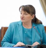 Сачева: Бюрата по труда ще работят допълнително, за да бъдат изплатени всички компенсации