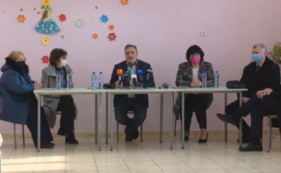 Доц. Кунчев на среща с учители: Ваксината е личен избор, но трябва да мислим за общественото здраве