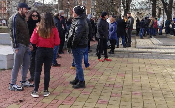 Собственици на заведения и фитнеси протестират в Перник