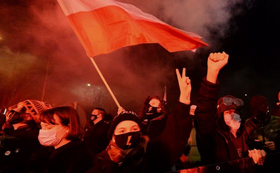 Хиляди на протест в Полша заради ограничаване на абортите