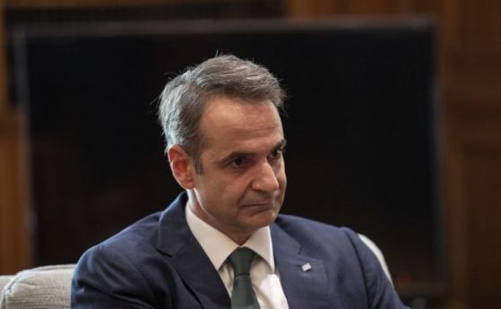Гръцкият премиер погази мерките с обяд в компанията на десетки съратници