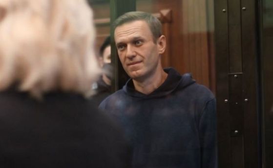 Обиск в офис на Навални, полицаи търсели порнография