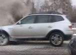Кола изгоря на кръстовище в София