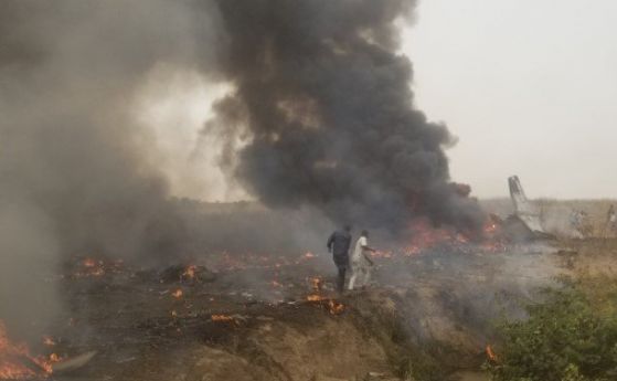 Седем души загинаха при катастрофа на самолет на нигерийските военновъздушни сили