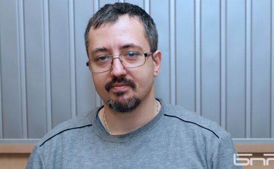 Математик: В момента сме в разгара на трета вълна от заразата