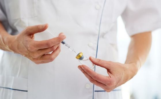 Франция разрешава ваксината на AstraZeneca за хора над 65 г.