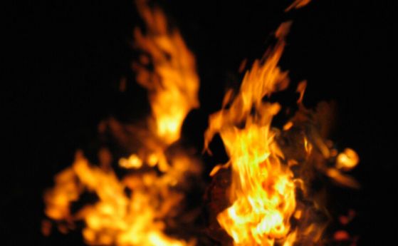 Пожар в Пловдив, трима души са пострадали от дима