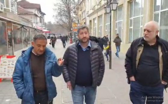 Проф. Минеков и Христо Иванов заедно отидоха да търсят Пеевски в Пазарджик (видео)