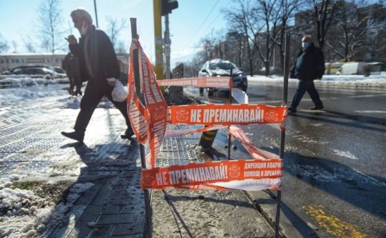 Един от павилионите, до който от токов удар загина момче, продължава да работи