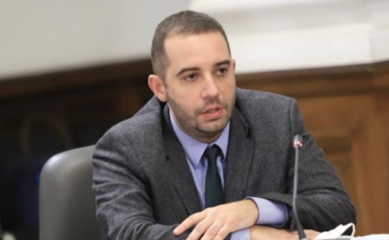 Няма съобщения за сериозни нежелани реакции от спорната партида ваксини на Астра Зенека у нас
