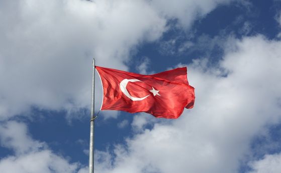 Пристигащите със самолет в Турция трябва да попълнят електронен формуляр