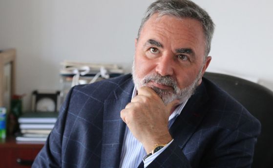 Доц. Ангел Кунчев намекна, че локдаунът ще засегне и други големи магазини, не само моловете