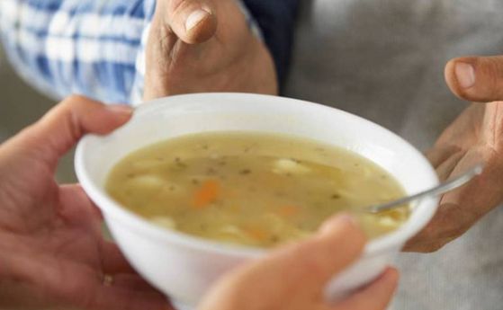 Два района поемат 'топъл обяд' за нуждаещите се от Красно село