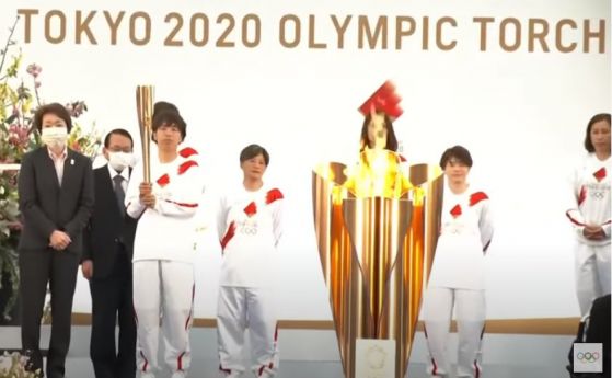 Олимпийският огън започна своя път из Япония преди откриването на игрите през юли (видео)