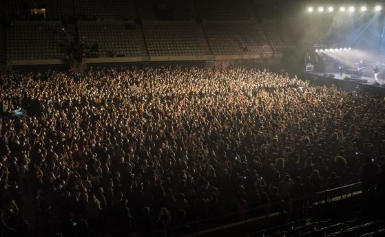 Експеримент в Барселона: 5000 на концерт и властите са съгласни
