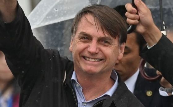 Бразилският президент прави 6 смени в правителството, докато COVID-19 кризата бушува