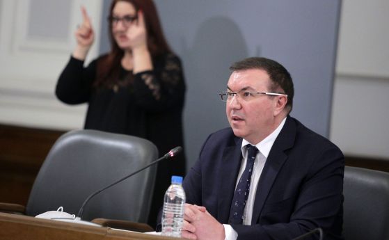 Щабът: В пика на третата вълна сме