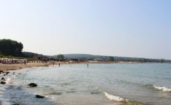 Правителството даде плаж Къмпинг Веселие на областния управител на София