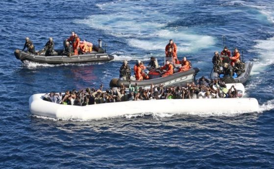 Спасиха две лодки с мигранти в Средиземно море