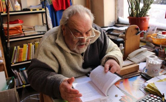 Почина българският учител и автор на учебници Коста Коларов