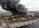 Огромен пожар изпепели историческа сграда в Санкт Петербург, един пожарникар е загинал