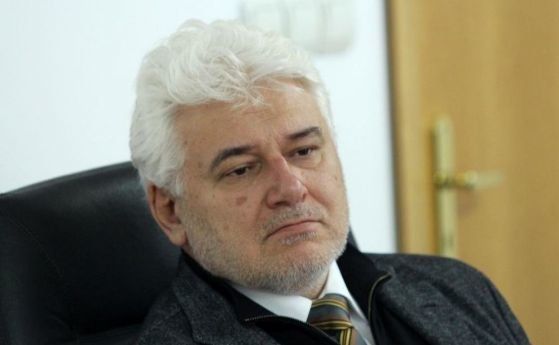 Карантинираните депутати, сред които и Слави Трифонов, могат да се закълнат дистанционно