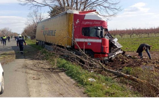 58-годишна загина, а четирима са ранени след тежка катастрофа по пътя Бургас - Айтос