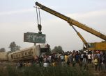 Влак дерайлира в Египет, близо 100 са ранени