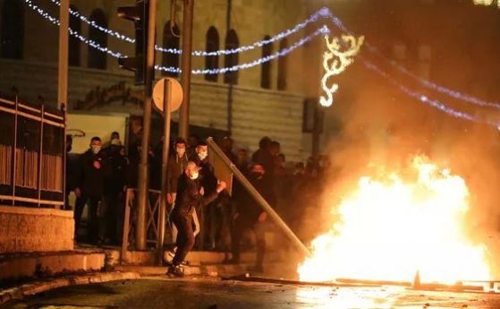 Над сто палестинци са ранени при протести в Йерусалим